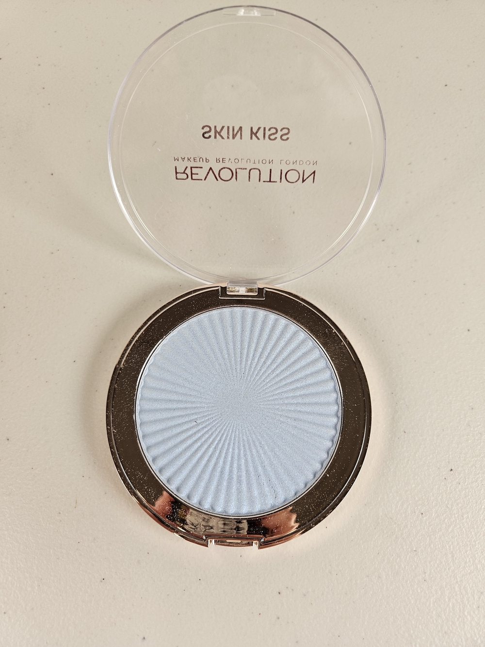 Revolution Skin Kiss Highlighter — Icy Light Blue - Picture 4 of 4